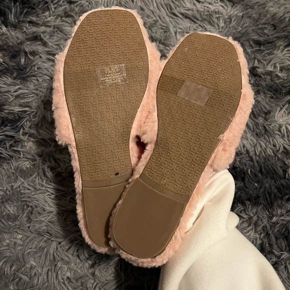 NWT Pink furry flat or slippers by Sam Edelman Size 6.5 but fits 6 (runs narrow) - Picture 3 of 5